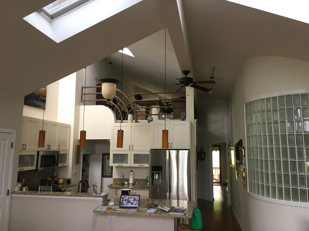 Stunning Waterfront Townhouse near Medical Center - Photo 5