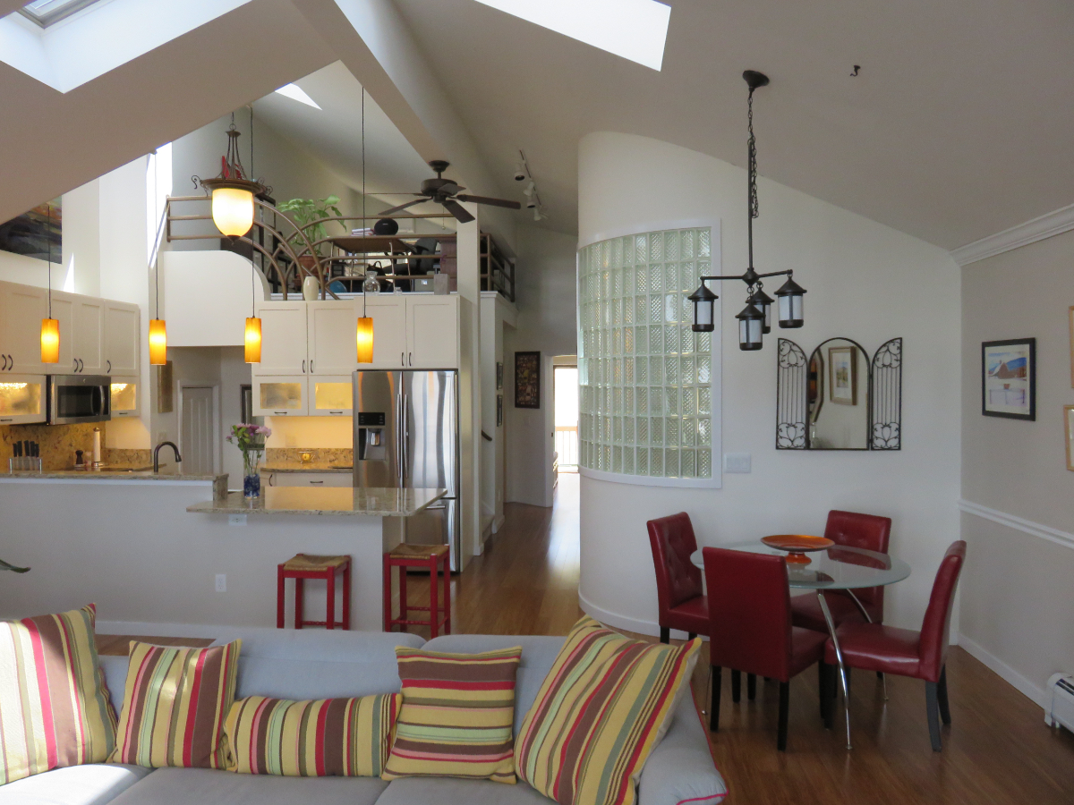 Stunning Waterfront Townhouse near Medical Center - Photo 7