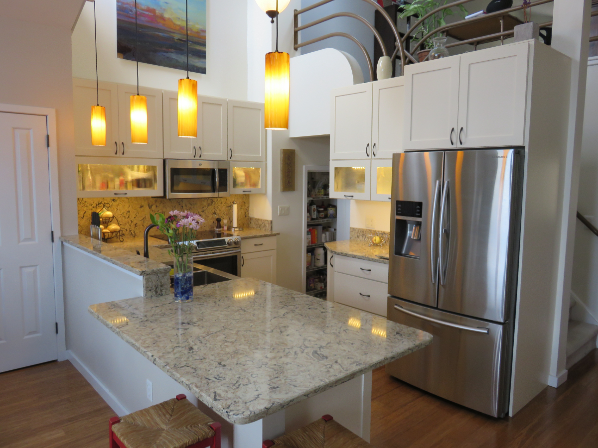Stunning Waterfront Townhouse near Medical Center - Photo 6