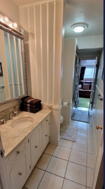Big home with hot tub and lots of room in tree area - Photo 3