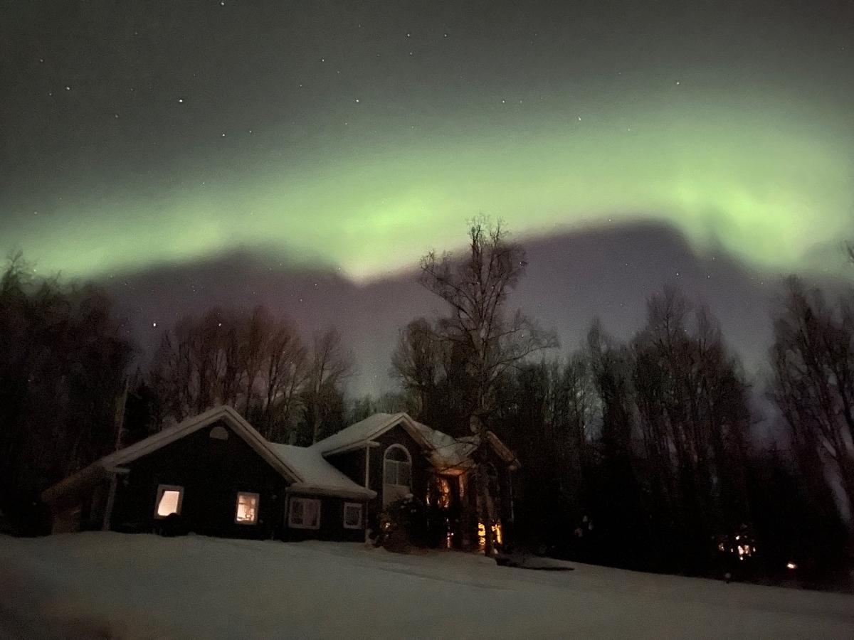Quiet home with all the comforts - Photo 1