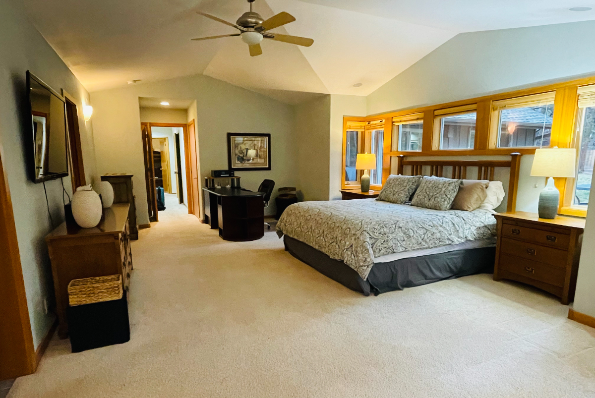Maser Suite with living space - Photo 2