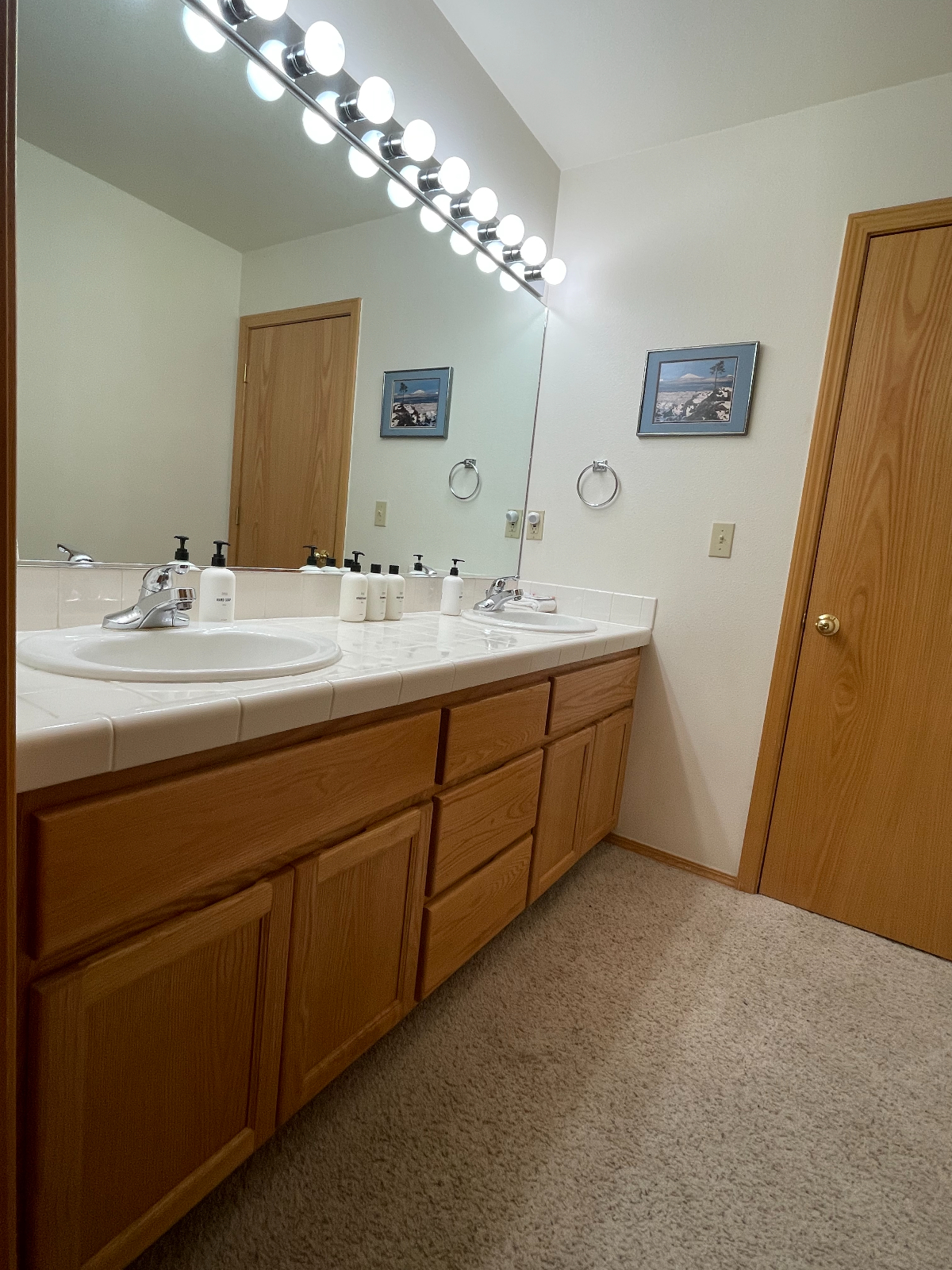 Maser Suite with living space - Photo 4