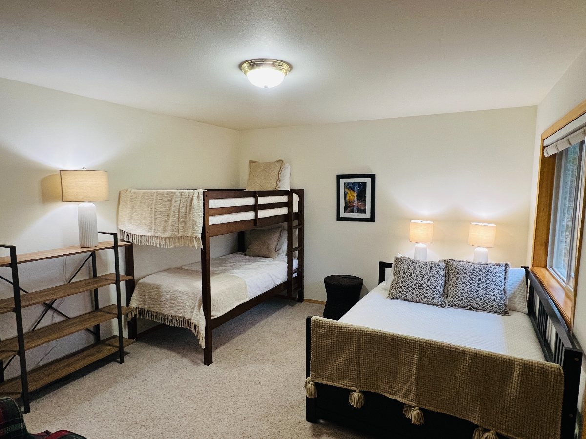 Maser Suite with living space - Photo 2