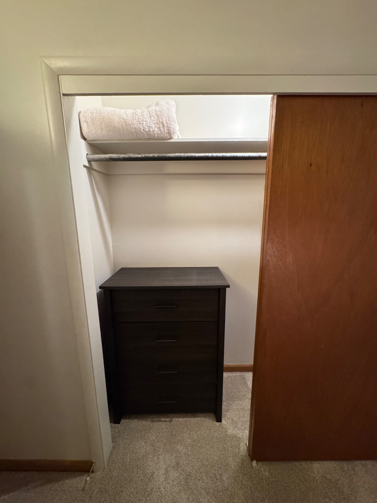 2 bedroom, fully furnished WITH GARAGE - Photo 2