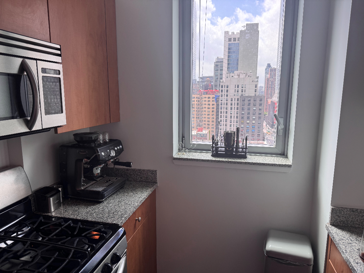 Modern Hudson Yards Apartment Near Javits Center and Times Square with Gym and Doorman Access - Photo 7