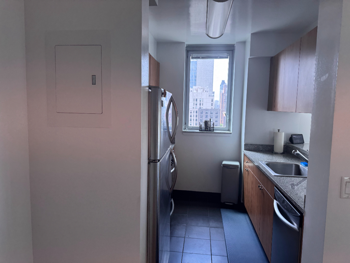 Modern Hudson Yards Apartment Near Javits Center and Times Square with Gym and Doorman Access - Photo 12