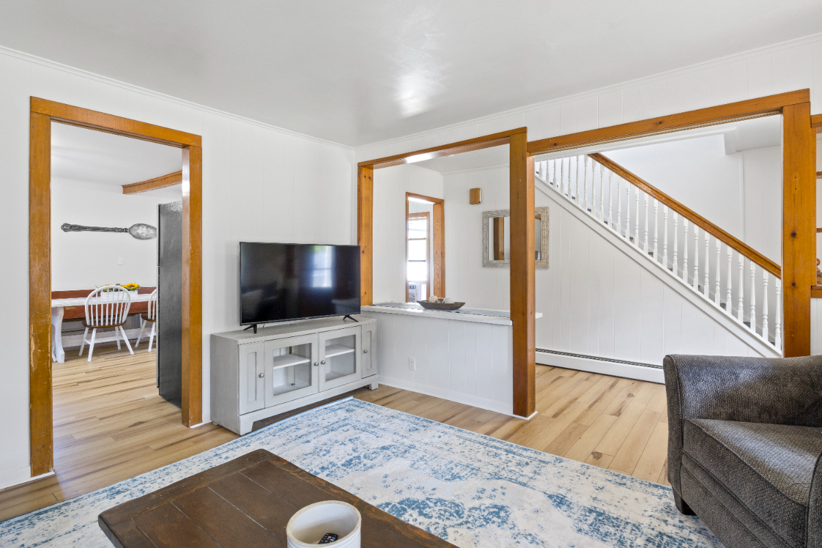 Renovated, Pet-Friendly 4 bed 1.5 bath Home in Palmyra Village - Photo 3