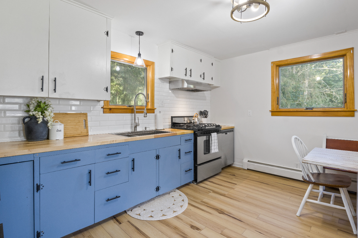Renovated, Pet-Friendly 4 bed 1.5 bath Home in Palmyra Village - Photo 4