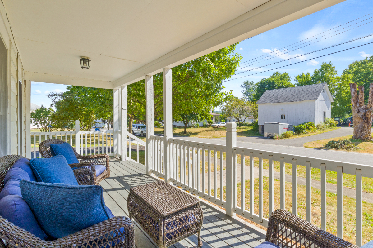 Renovated, Pet-Friendly 4 bed 1.5 bath Home in Palmyra Village - Photo 5