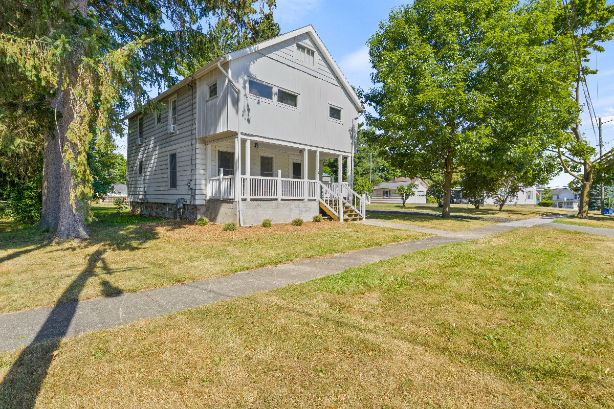 Renovated, Pet-Friendly 4 bed 1.5 bath Home in Palmyra Village - Photo 9