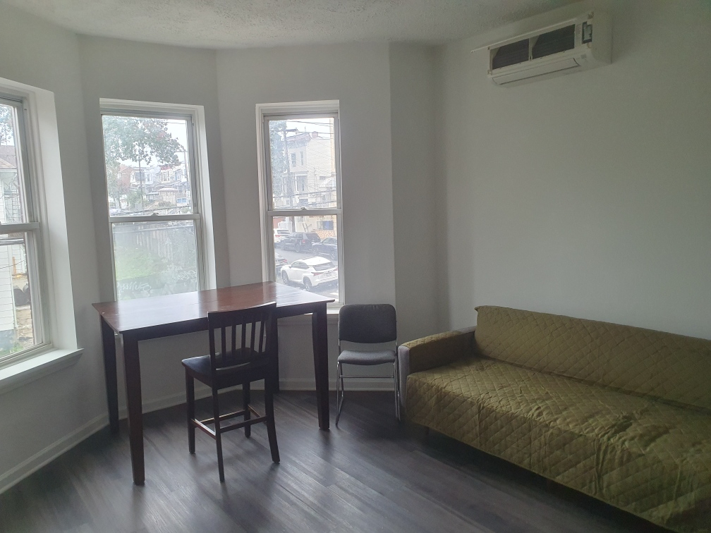 Comfortable, modern rendezvous. North Bronx location with access to Manhattan, Yonkers, Westchr - Photo 8