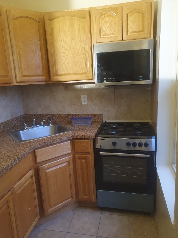Comfortable, modern rendezvous. North Bronx location with access to Manhattan, Yonkers, Westchr - Photo 10
