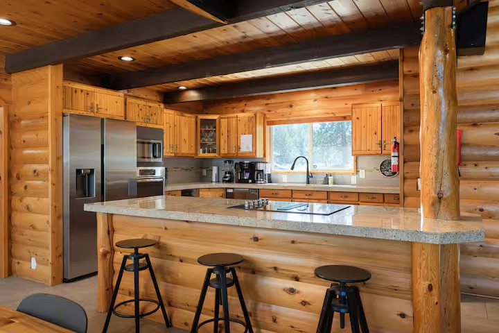 Modern Furnished Cabin with 3 bedrooms on large plot of land. - Photo 2
