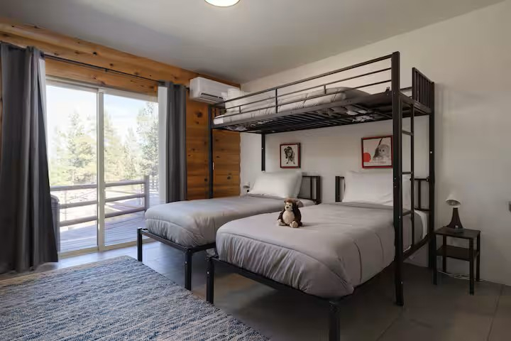 Modern Furnished Cabin with 3 bedrooms on large plot of land. - Photo 5
