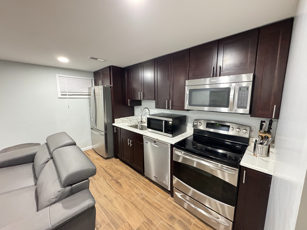 1BR/1Bath Townhouse Close to Hospitals - Photo 3
