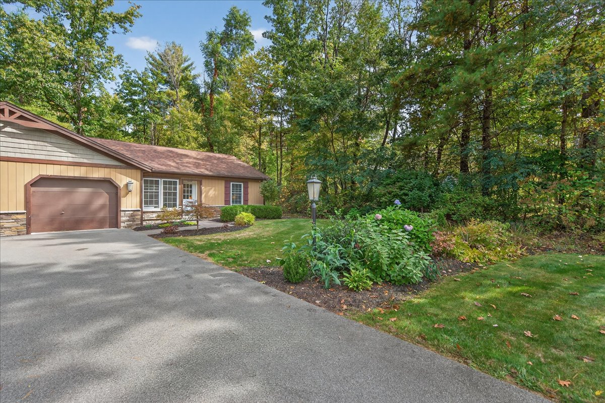 Peaceful 2BR Duplex Near Saratoga Springs - Photo 3