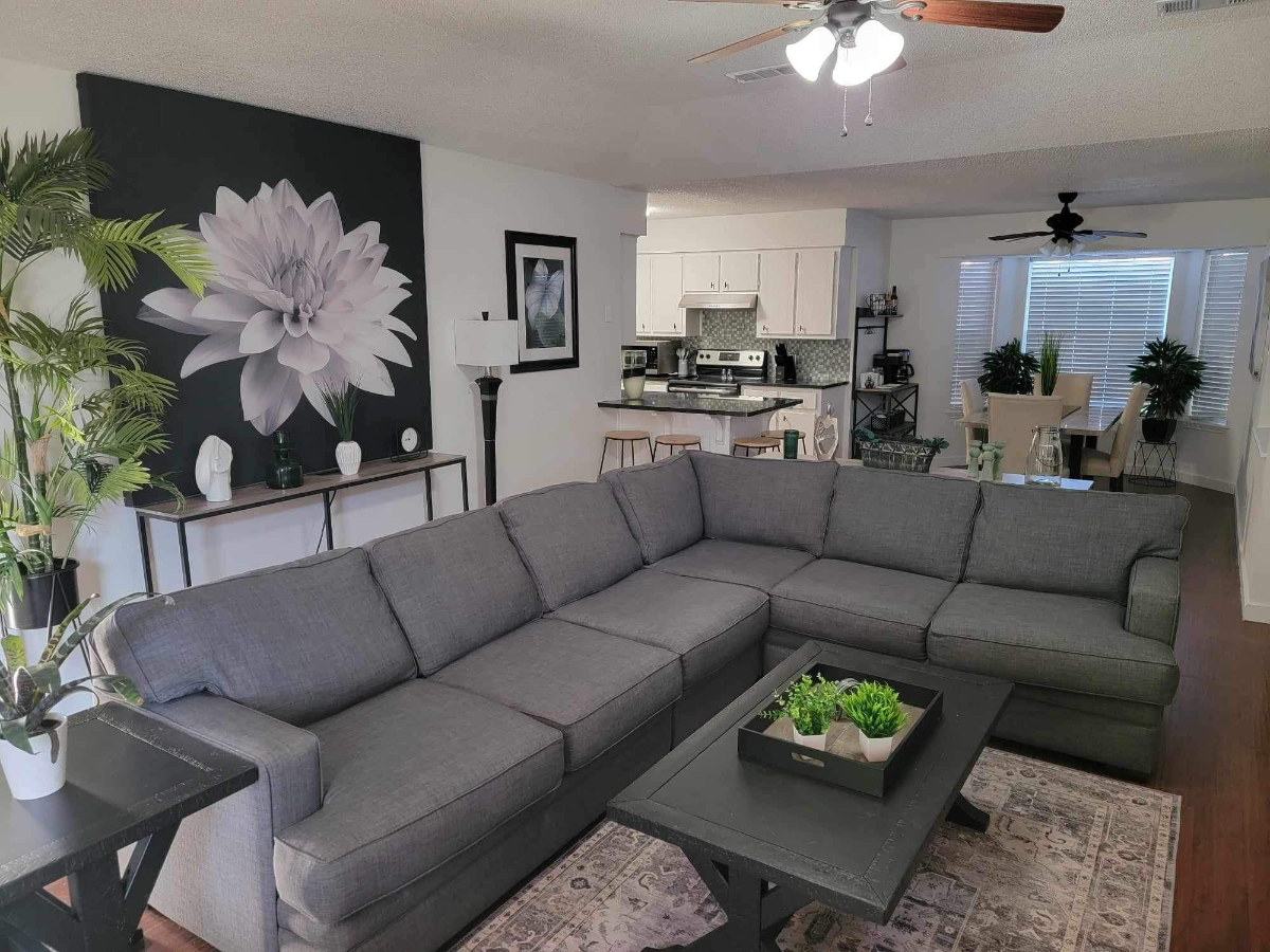Come on in and cozy up - Photo 1