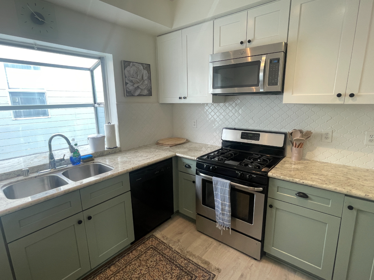 Luxe 2BR King Suite & Roof Deck Steps from Beach - Photo 3