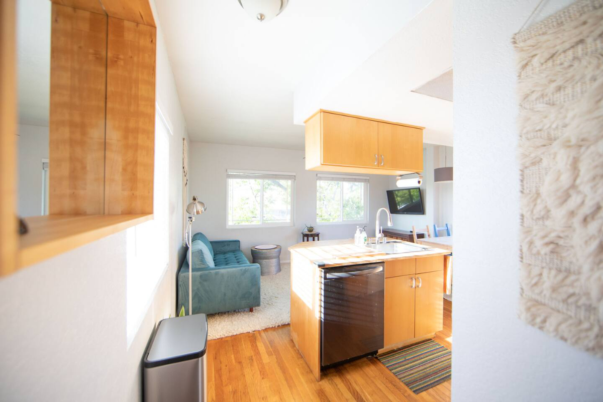 A bright, private 2nd-floor apartment in a quiet North Park duplex - Photo 2