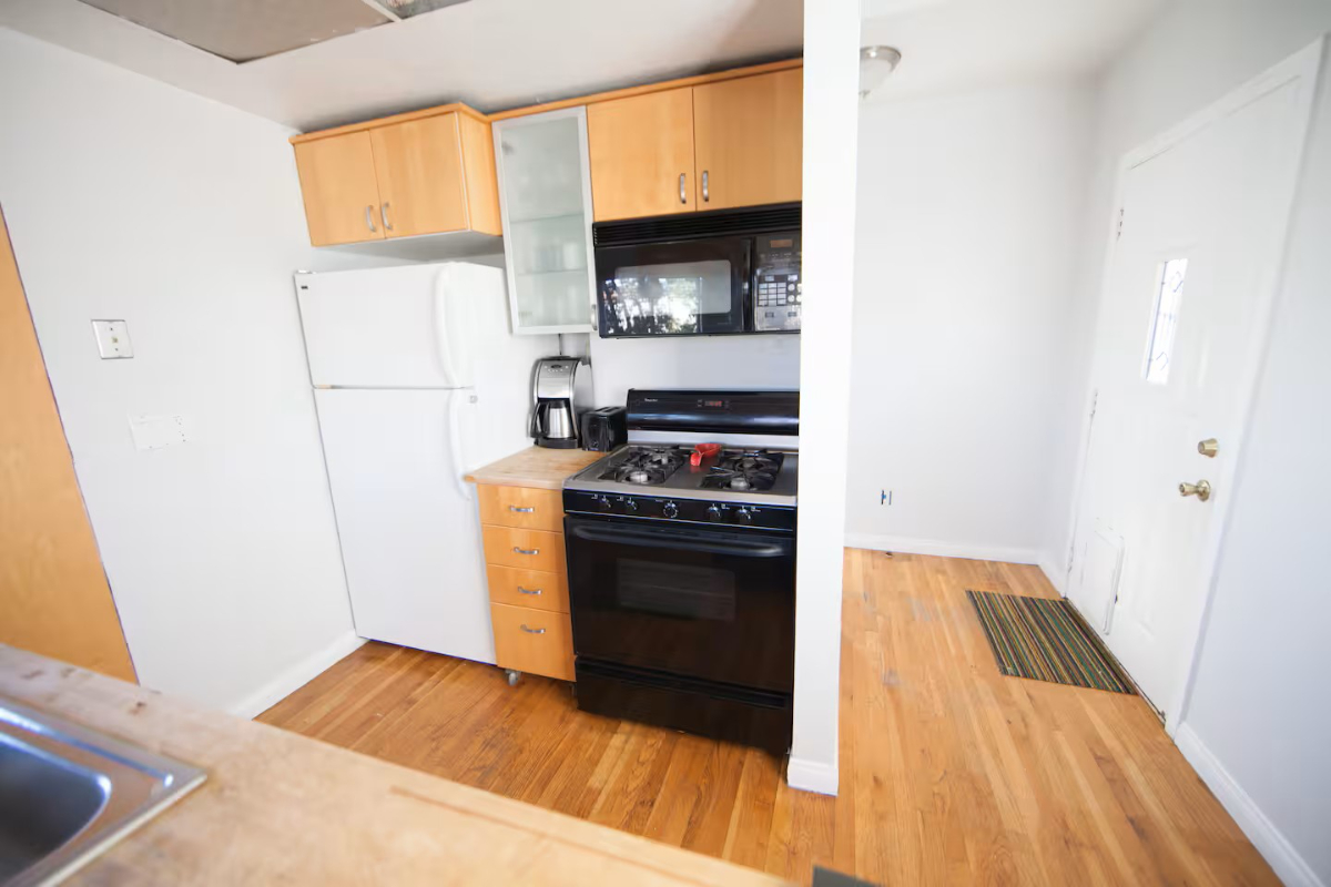 A bright, private 2nd-floor apartment in a quiet North Park duplex - Photo 5