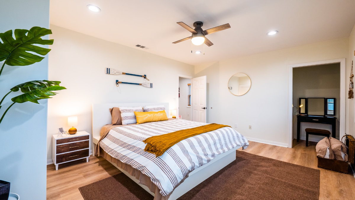 3BD Cozy Home w Views (Prime Location) - Photo 1
