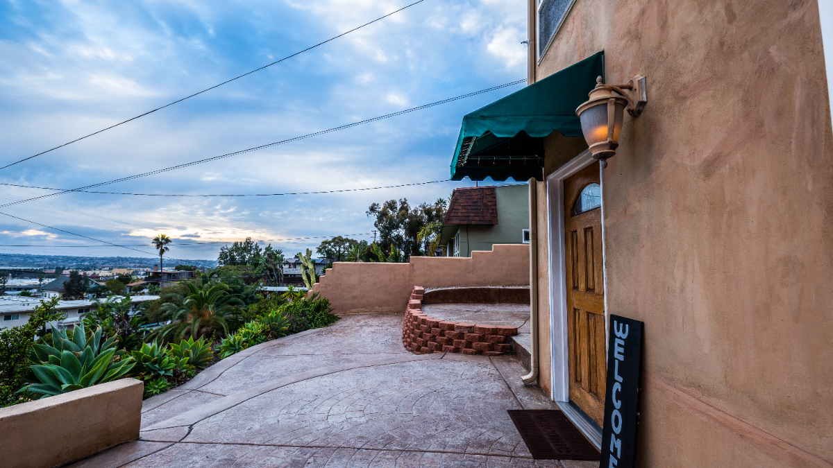 3BD Cozy Home w Views (Prime Location) - Photo 4