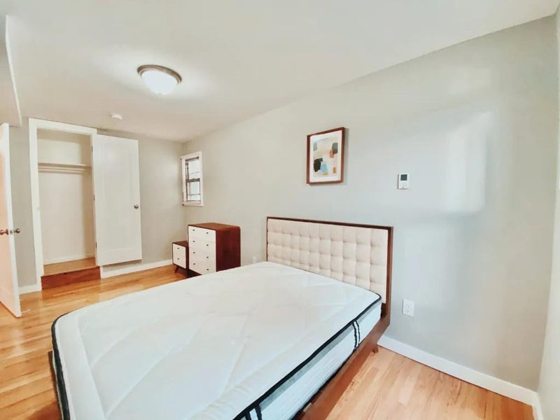Large room, 2 windows, AC, 22min to Manhattan 110 - Photo 2