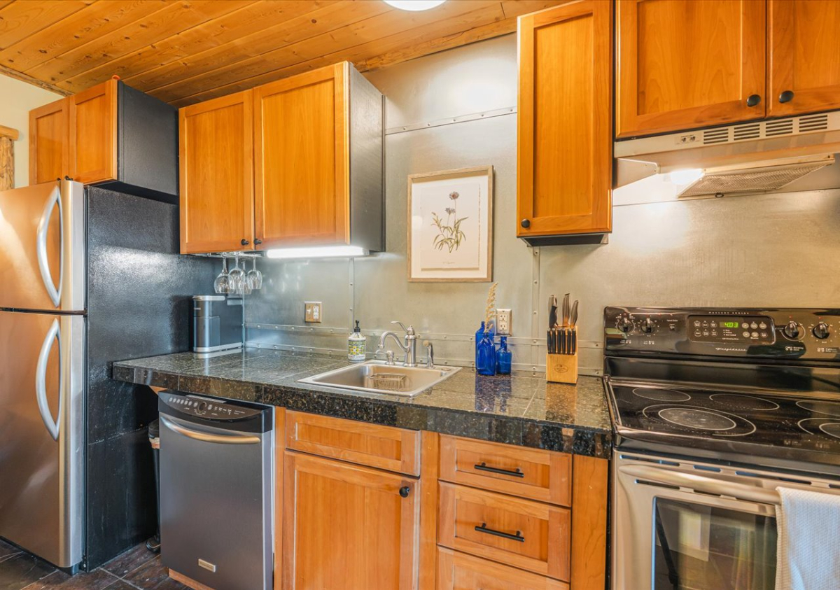 Treetop Retreat w/ Resort Amenities (2bd/2bth condo) - Photo 3