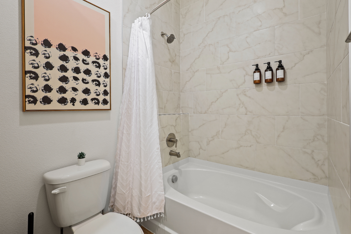 Spacious 2BR / 2 King Beds / Pool & Fitness Access - 2nd floor - Photo 8