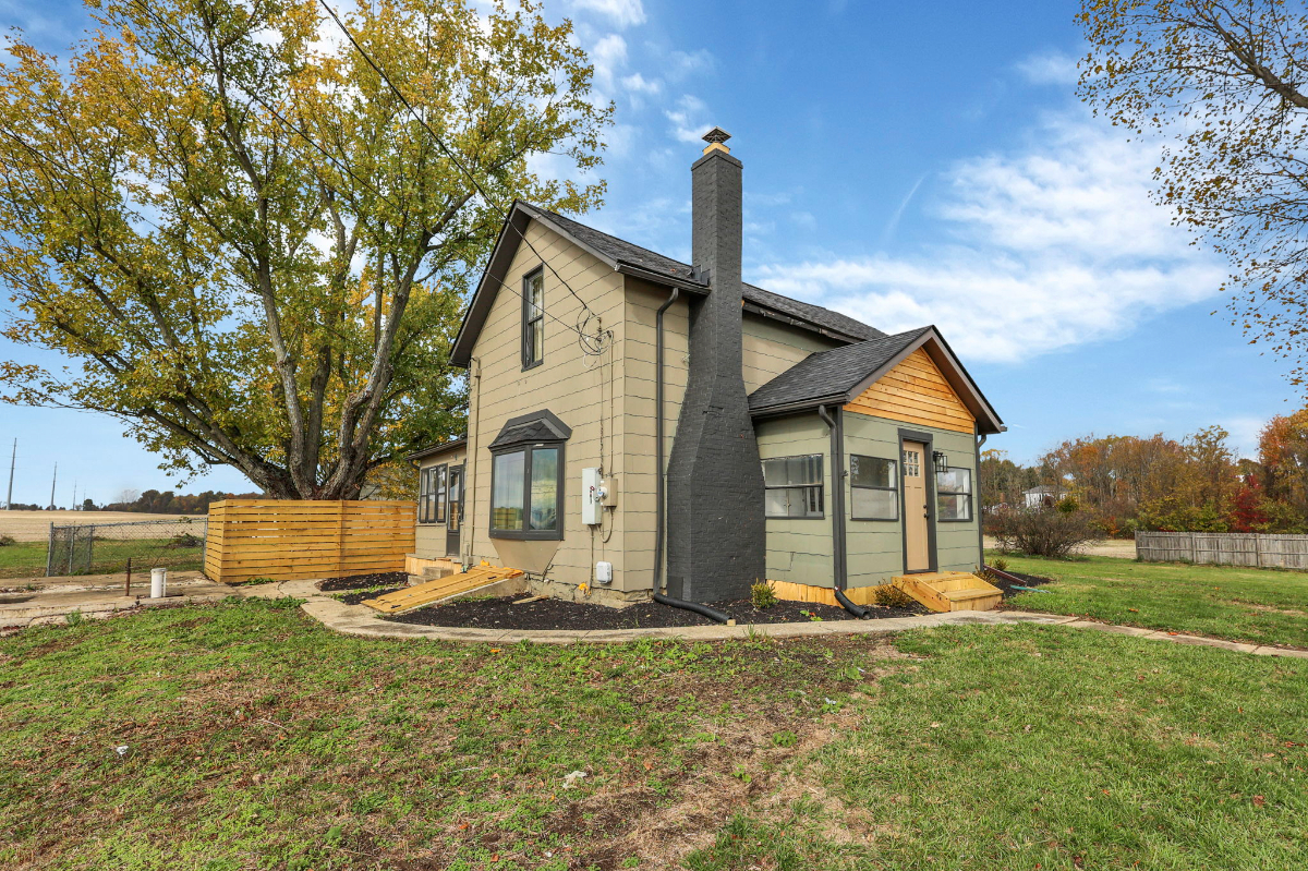 The Little Green Farmhouse - Photo 9