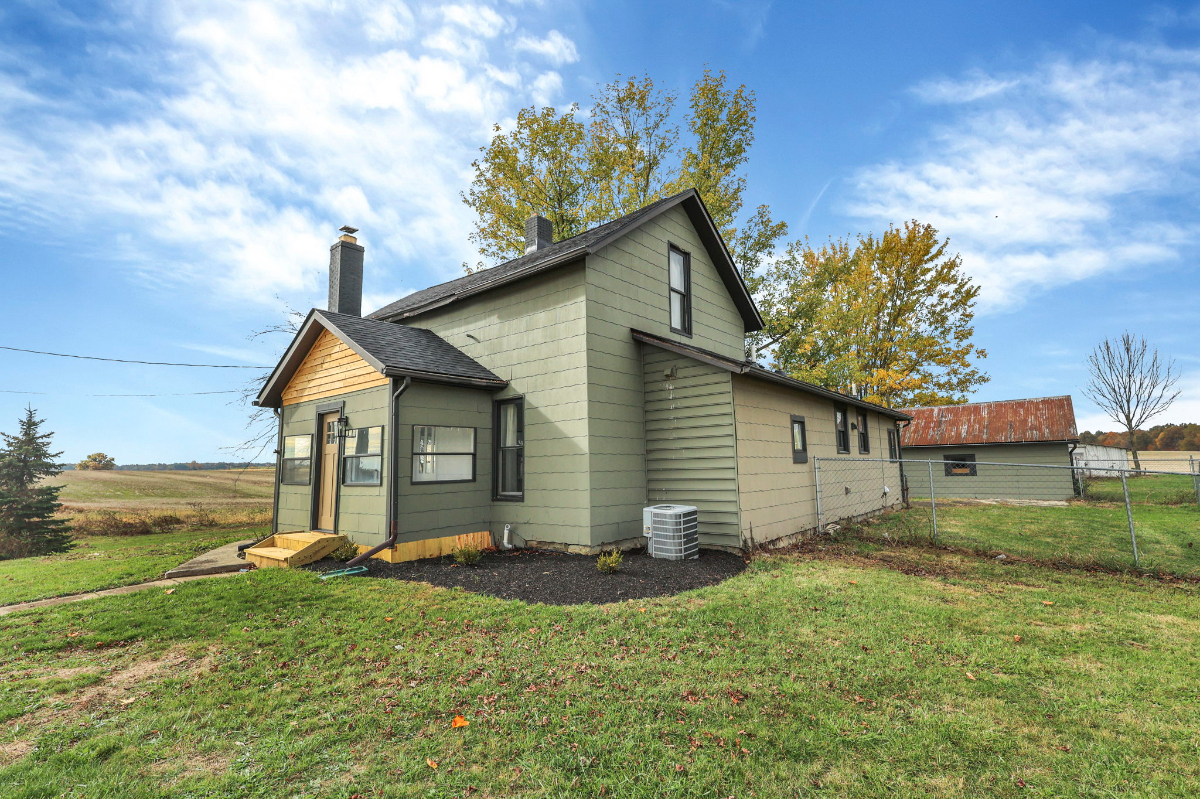 The Little Green Farmhouse - Photo 10