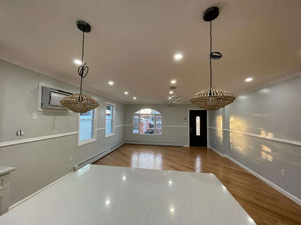 Private Master BedRoom in Shared Home with Smart Appliances - Wi-Fi & Utilities Included - Photo 4