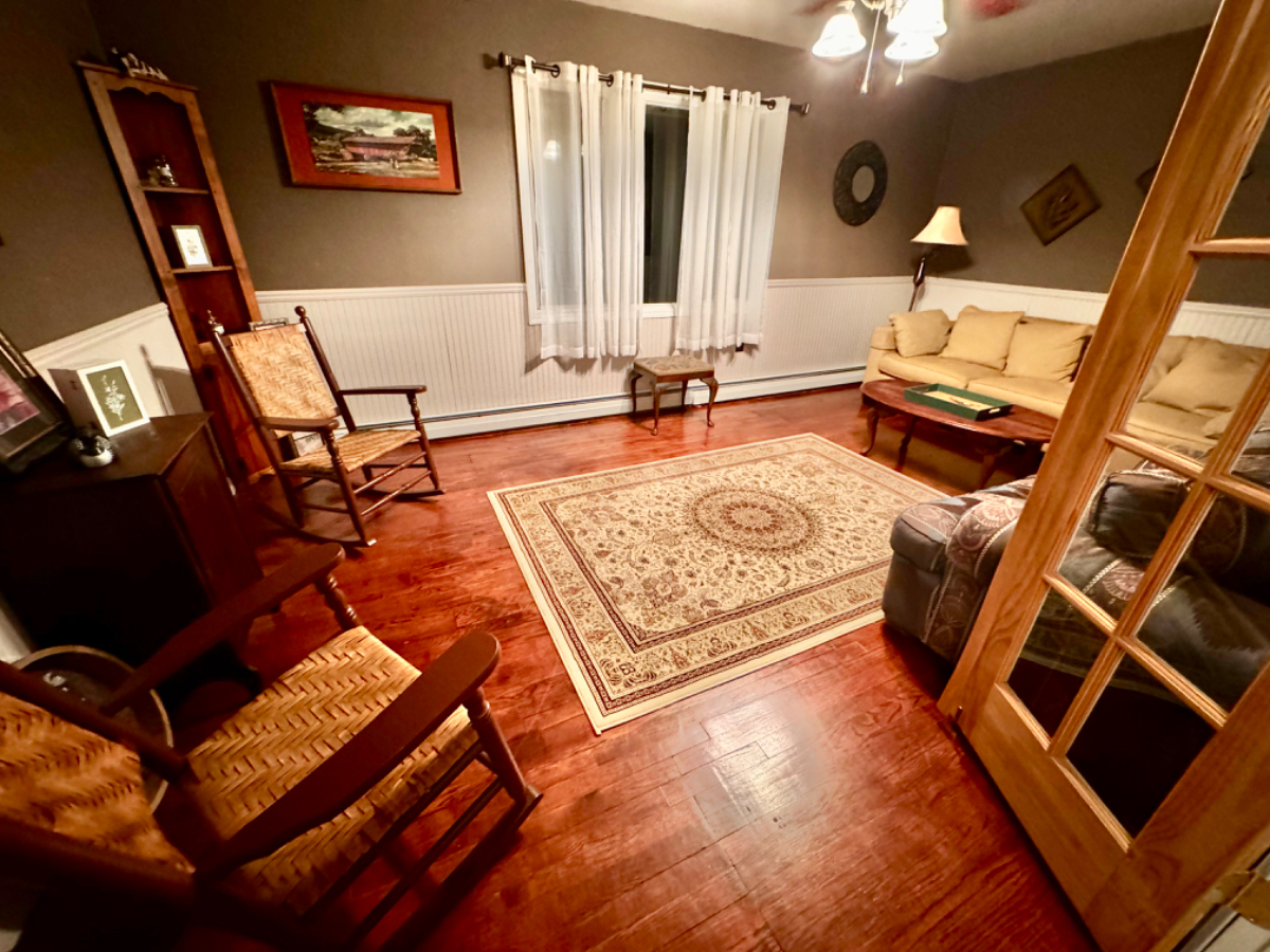 Saratoga County Farmhouse - Photo 11