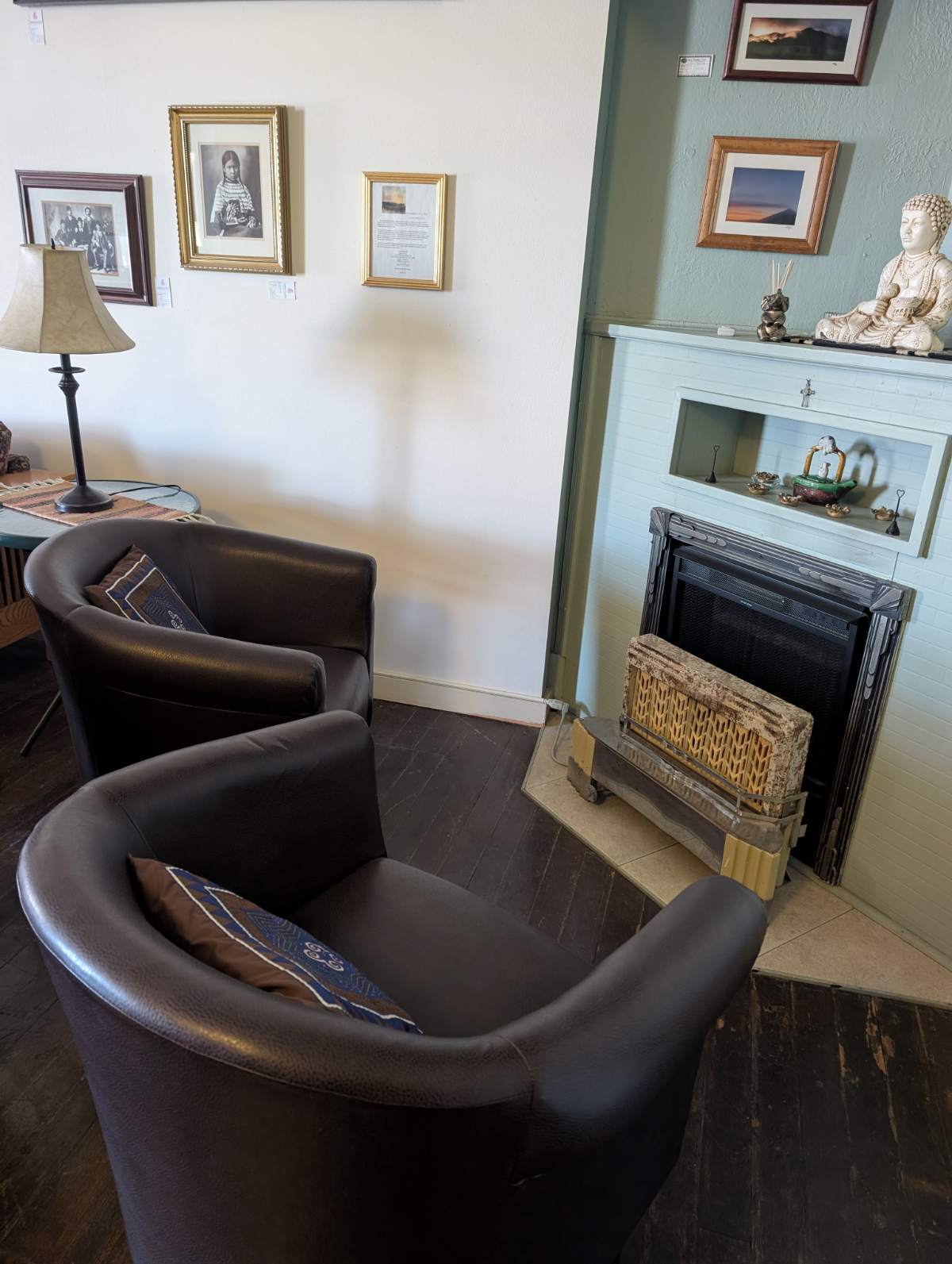 Historic Downtown Flat For Rent - Photo 2