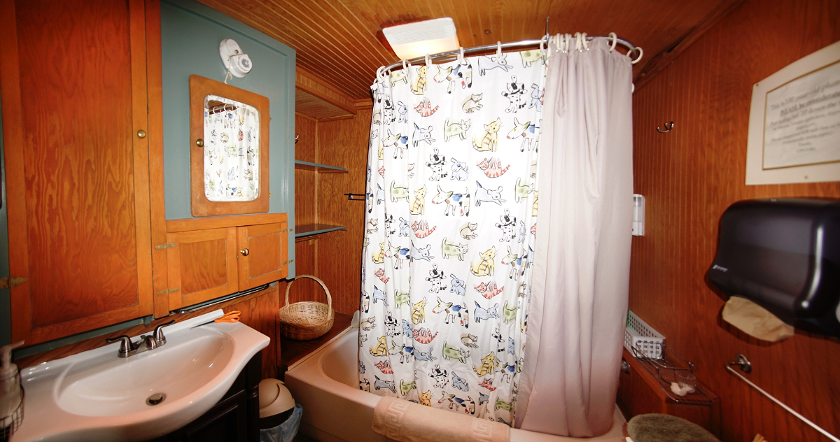 Historic Downtown Flat For Rent - Photo 4