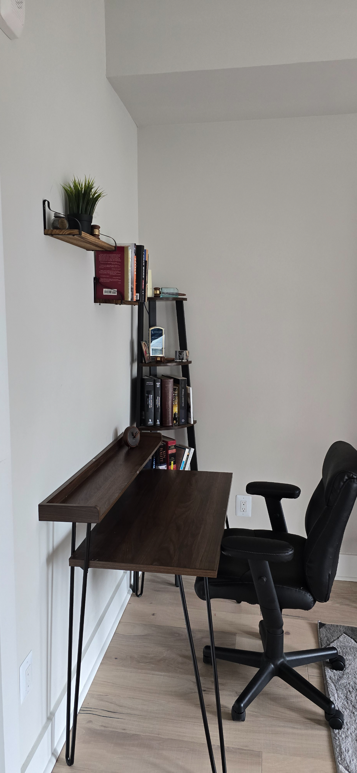 DC Room with Private Bath- Peaceful Home for Working Professionals - Photo 3