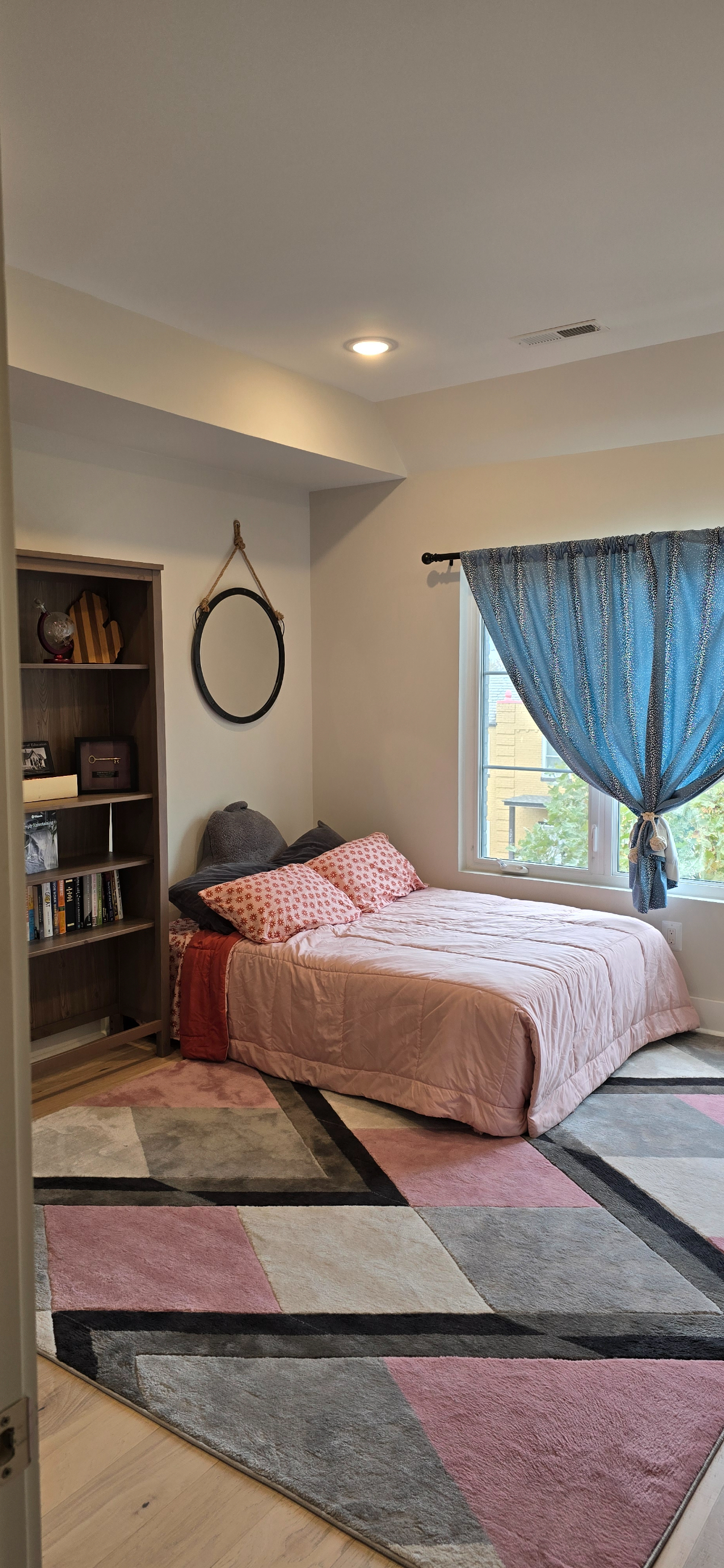 DC Room with Private Bath- Peaceful Home for Working Professionals - Photo 1