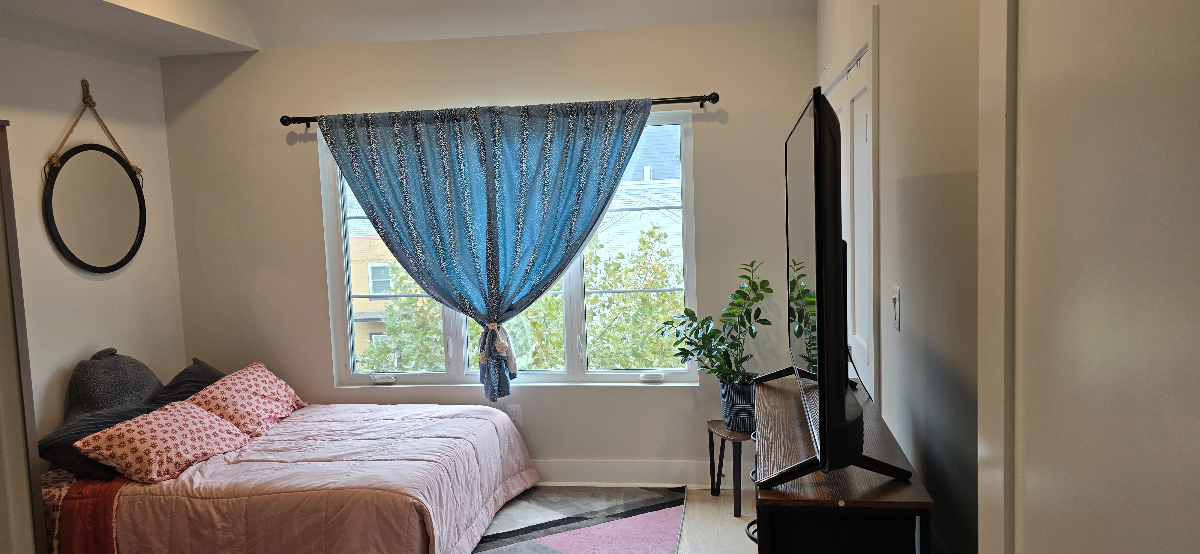 DC Room with Private Bath- Peaceful Home for Working Professionals - Photo 2