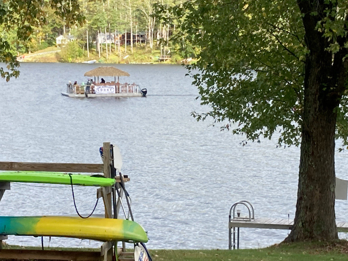 Smore Vacation - on water Lake Bomoseen year round 5 bedroom 2 bath - Photo 4