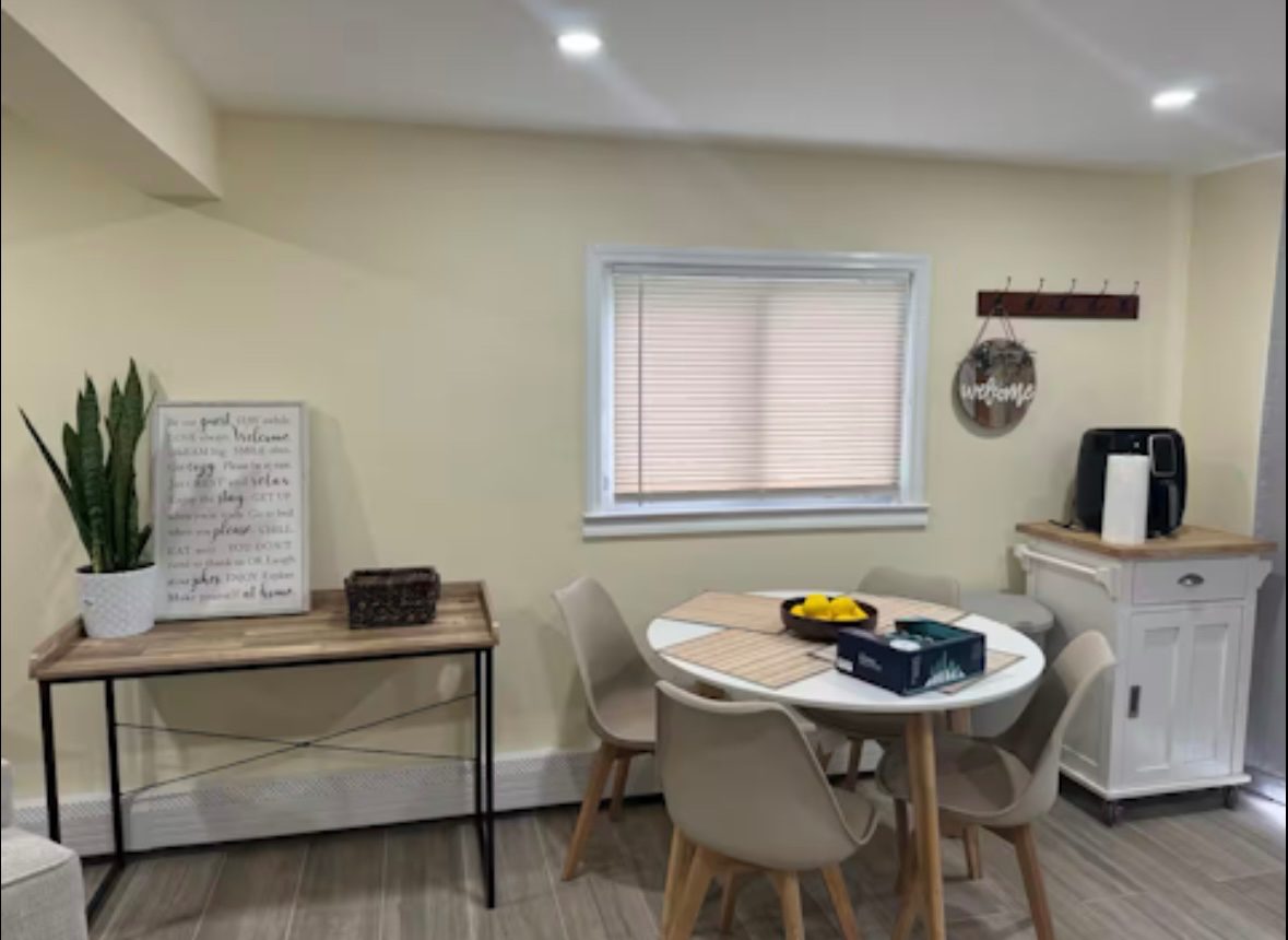 Private Entrance Serene Cozy 1 Bedroom Apartment minutes to beach - Photo 1
