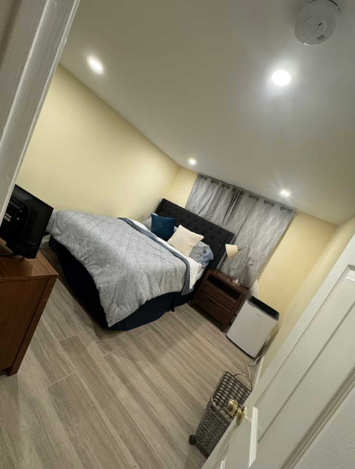 Private Entrance Serene Cozy 1 Bedroom Apartment minutes to beach - Photo 5