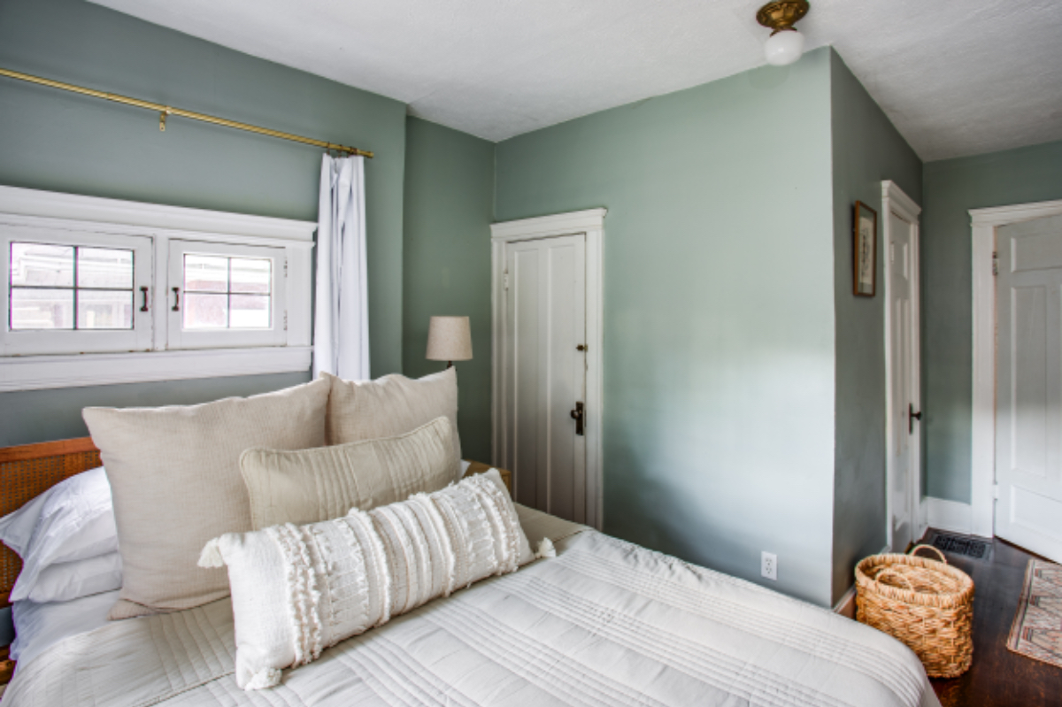 Spacious Light Filled 3 Bedroom Apartment - Photo 5