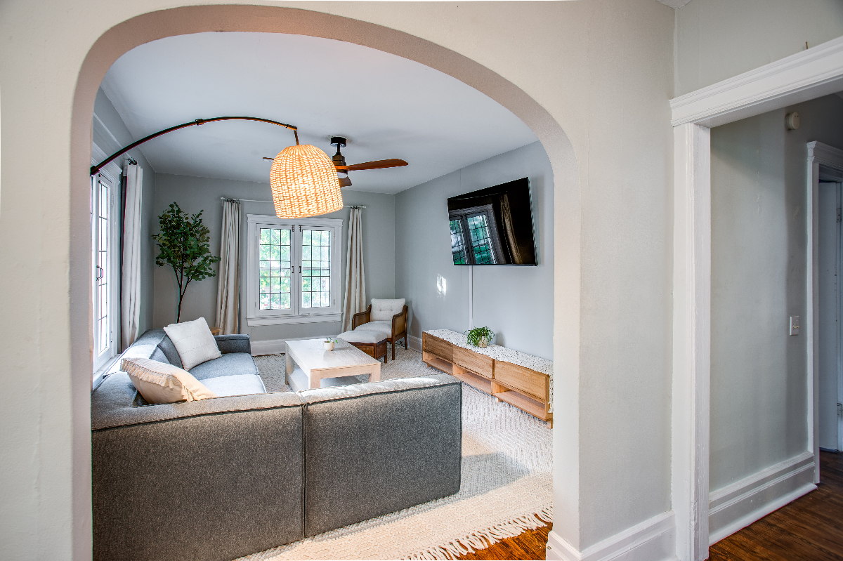 Spacious Light Filled 3 Bedroom Apartment - Photo 1