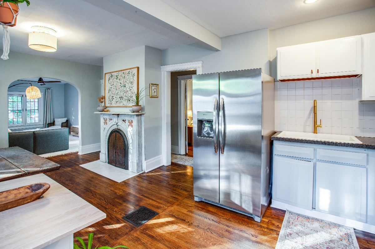 Spacious Light Filled 3 Bedroom Apartment - Photo 11