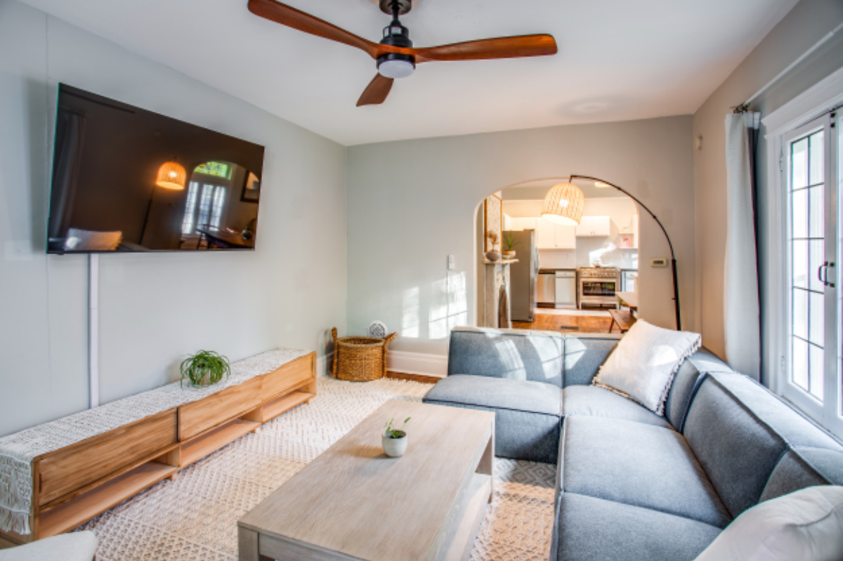 Spacious Light Filled 3 Bedroom Apartment - Photo 3