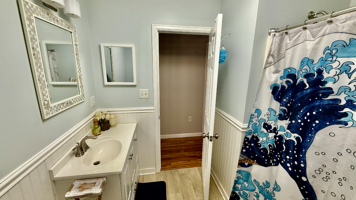 Privacy amongst a quiet community overlooking Lake Champlain - Photo 10
