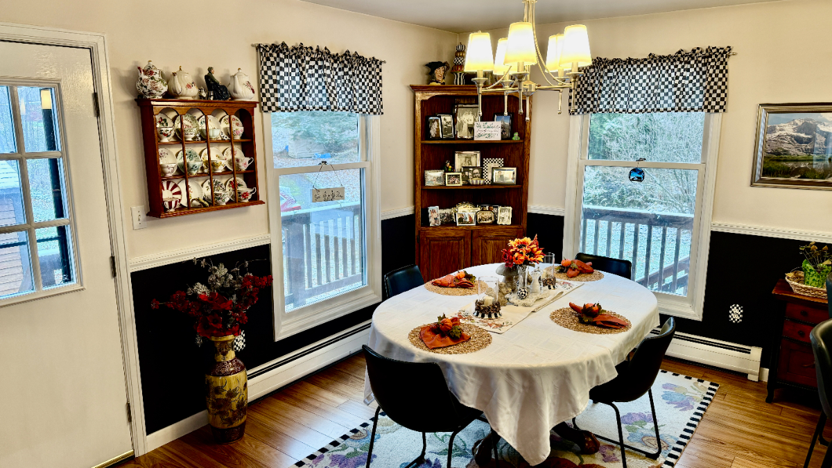 Privacy amongst a quiet community overlooking Lake Champlain - Photo 5