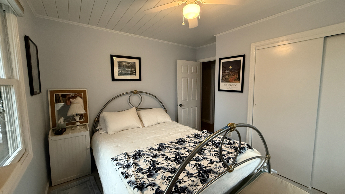 Privacy amongst a quiet community overlooking Lake Champlain - Photo 7