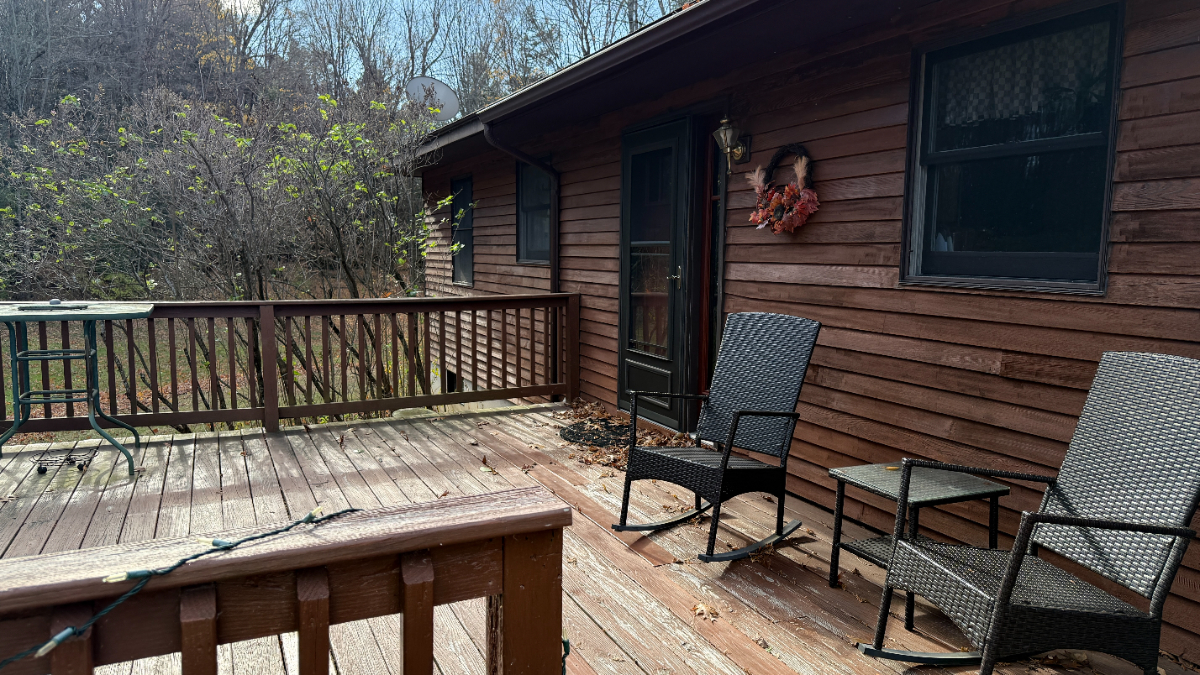Privacy amongst a quiet community overlooking Lake Champlain - Photo 2